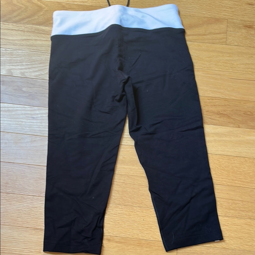 Black and White Ankle Cropped Pants with Tie Detail - Picture 5 of 6